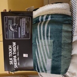 New Silk Touch Michigan State Spartan Sherpa Throw